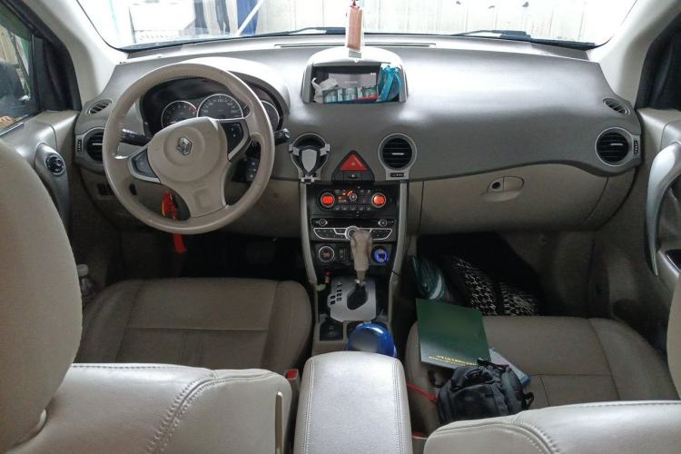 Used Renault Koleos 2010 2.5L 4x4 Comfort Edition Center Console