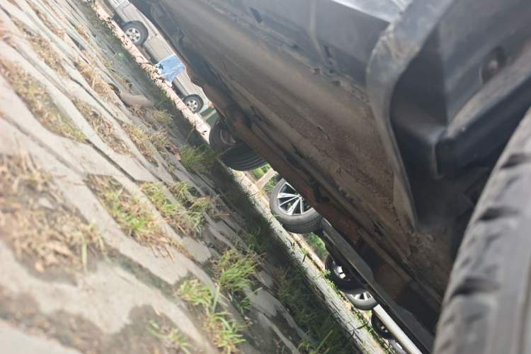 Used Renault Koleos 2010 2.5L 4x4 Comfort Edition Chassis Front Right