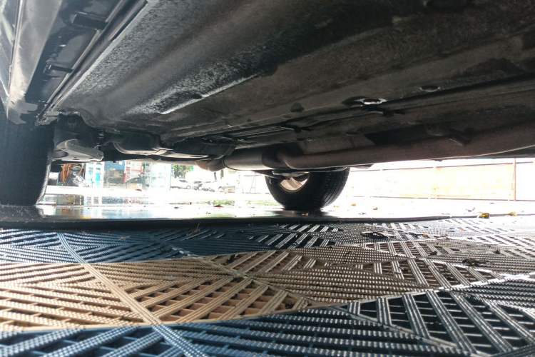 Used Renault Koleos 2010 2.5L 4x4 Comfort Edition Chassis Front Right