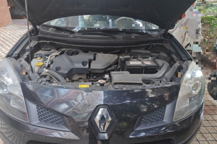 Used Renault Koleos 2010 2.5L 4x4 Comfort Edition Engine Bay
