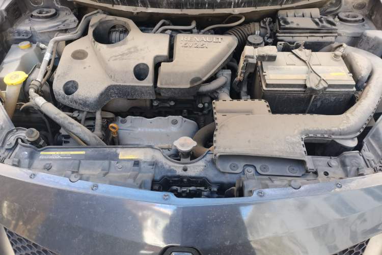 Used Renault Koleos 2010 2.5L 4x4 Comfort Edition Engine Bay