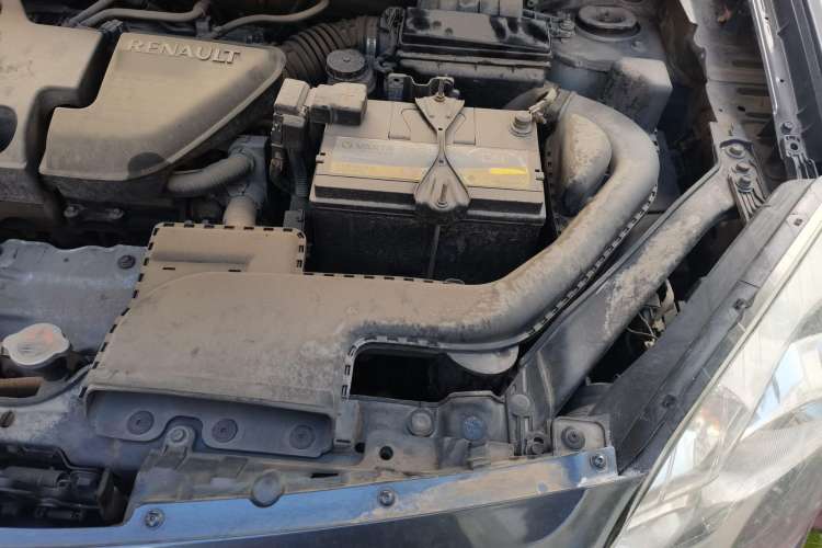 Used Renault Koleos 2010 2.5L 4x4 Comfort Edition Engine Bay Left