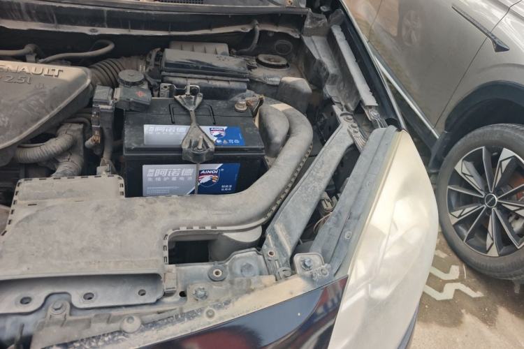 Used Renault Koleos 2010 2.5L 4x4 Comfort Edition Engine Bay Left