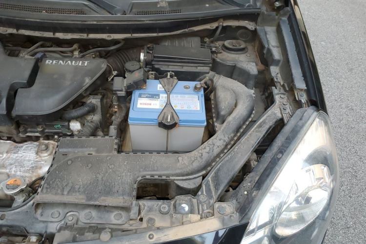 Used Renault Koleos 2010 2.5L 4x4 Comfort Edition Engine Bay Left