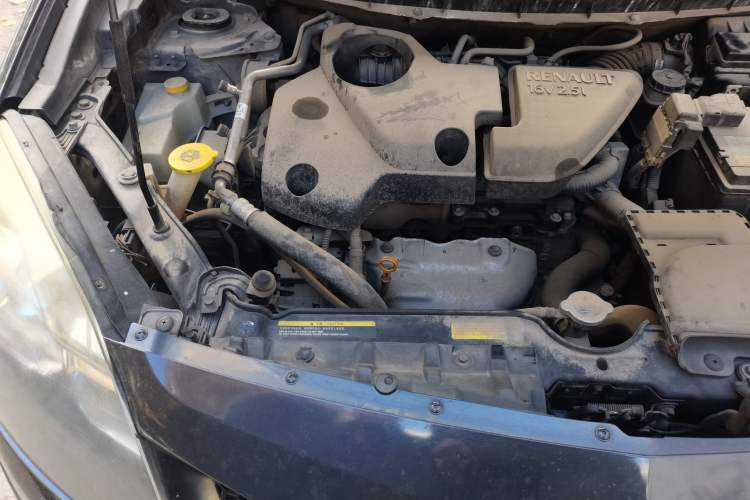 Used Renault Koleos 2010 2.5L 4x4 Comfort Edition Engine Bay Right
