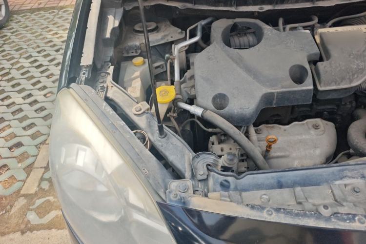 Used Renault Koleos 2010 2.5L 4x4 Comfort Edition Engine Bay Right