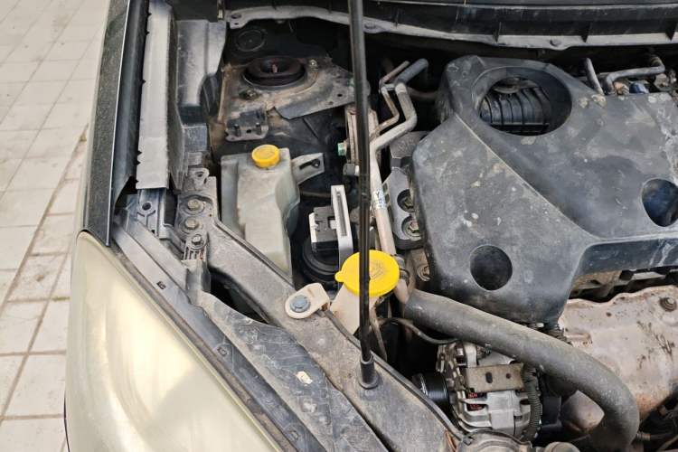 Used Renault Koleos 2010 2.5L 4x4 Comfort Edition Engine Bay Right