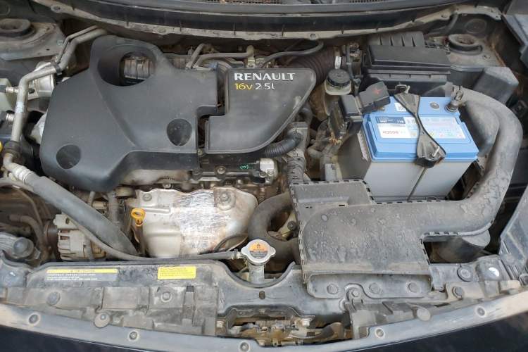 Used Renault Koleos 2010 2.5L 4x4 Comfort Edition Engine Bay