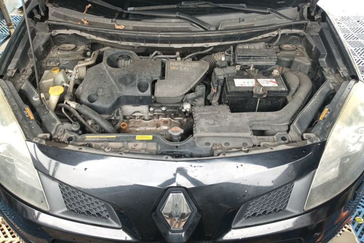 Used Renault Koleos 2010 2.5L 4x4 Comfort Edition Engine Bay