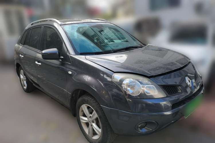 Used Renault Koleos 2010 2.5L 4x4 Comfort Edition Front Right 45 Deg