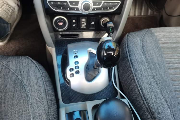 Used Renault Koleos 2010 2.5L 4x4 Comfort Edition Gear Lever