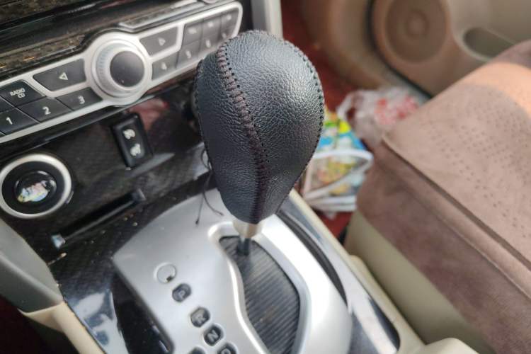 Used Renault Koleos 2010 2.5L 4x4 Comfort Edition Gear Lever