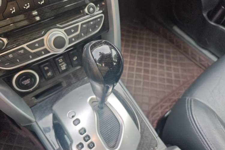 Used Renault Koleos 2010 2.5L 4x4 Comfort Edition Gear Lever