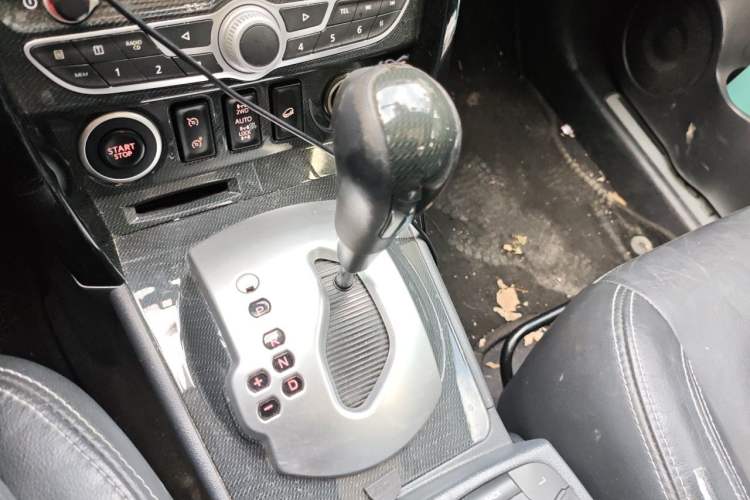 Used Renault Koleos 2010 2.5L 4x4 Comfort Edition Gear Lever
