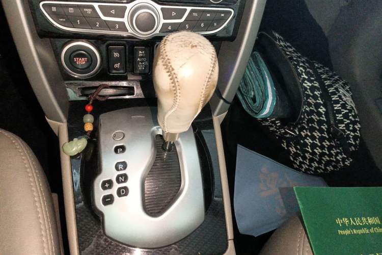 Used Renault Koleos 2010 2.5L 4x4 Comfort Edition Gear Lever