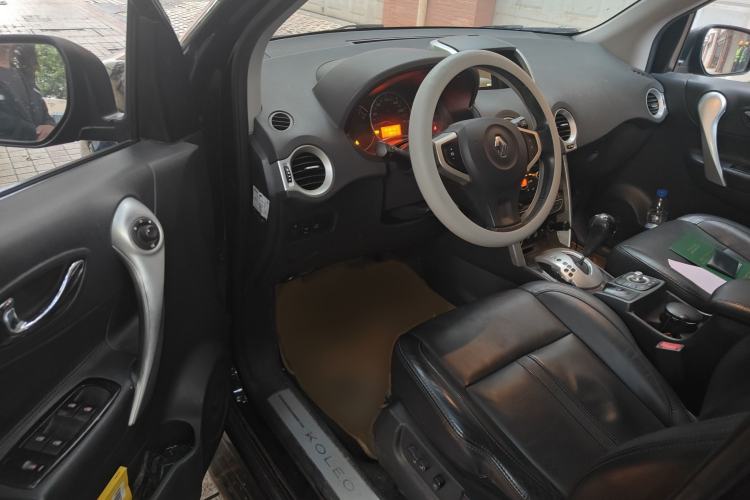 Used Renault Koleos 2010 2.5L 4x4 Comfort Edition Interior 3