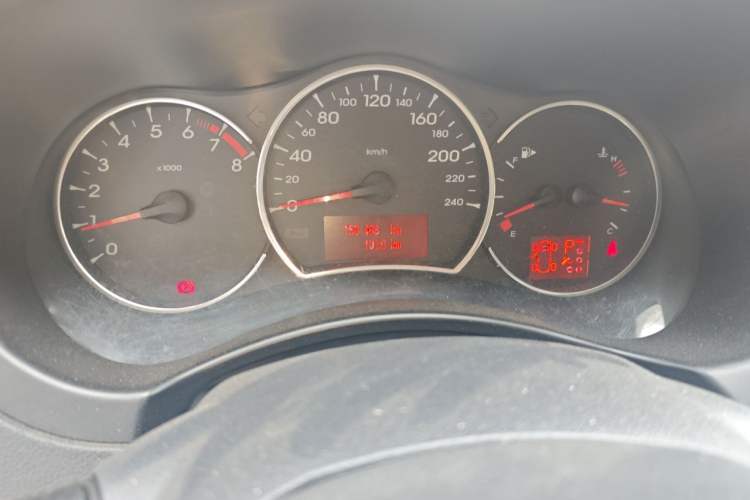 Used Renault Koleos 2010 2.5L 4x4 Comfort Edition Odometer Close Up