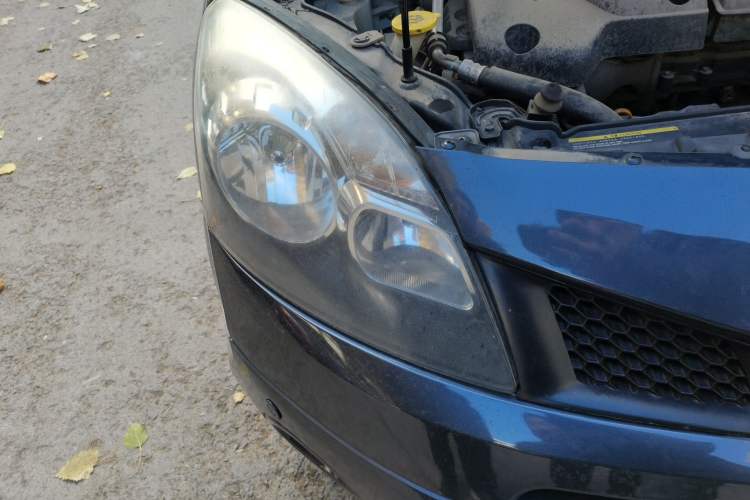 Used Renault Koleos 2010 2.5L 4x4 Comfort Edition Right Front Headlight