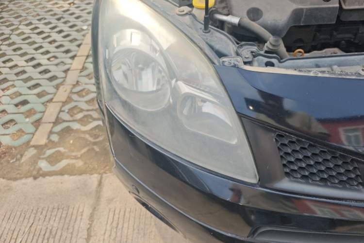 Used Renault Koleos 2010 2.5L 4x4 Comfort Edition Right Front Headlight