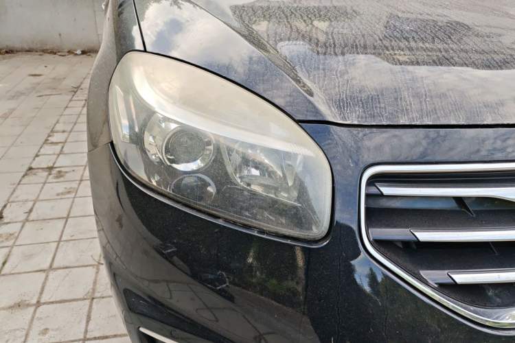 Used Renault Koleos 2010 2.5L 4x4 Comfort Edition Right Front Headlight