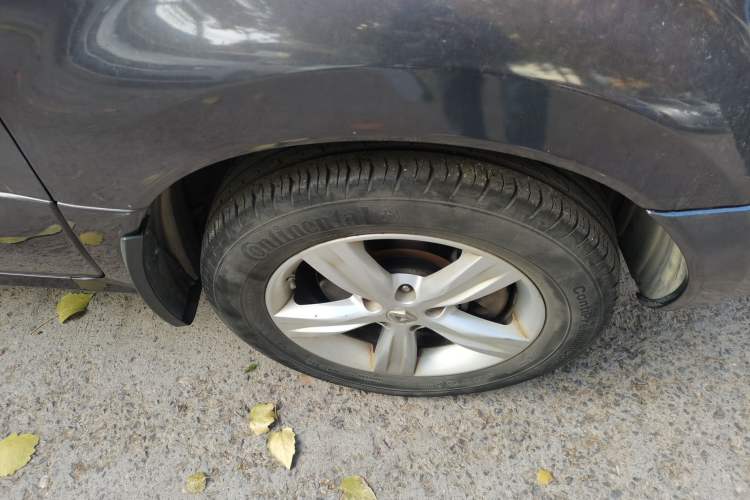 Used Renault Koleos 2010 2.5L 4x4 Comfort Edition Right Front Wheel Hub