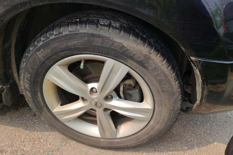 Used Renault Koleos 2010 2.5L 4x4 Comfort Edition Right Front Wheel Hub