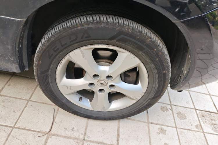 Used Renault Koleos 2010 2.5L 4x4 Comfort Edition Right Front Wheel Hub