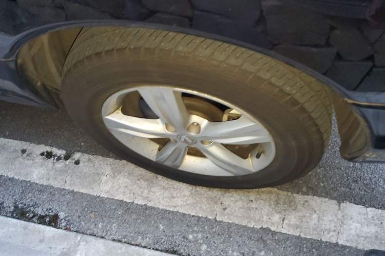 Used Renault Koleos 2010 2.5L 4x4 Comfort Edition Right Front Wheel Hub