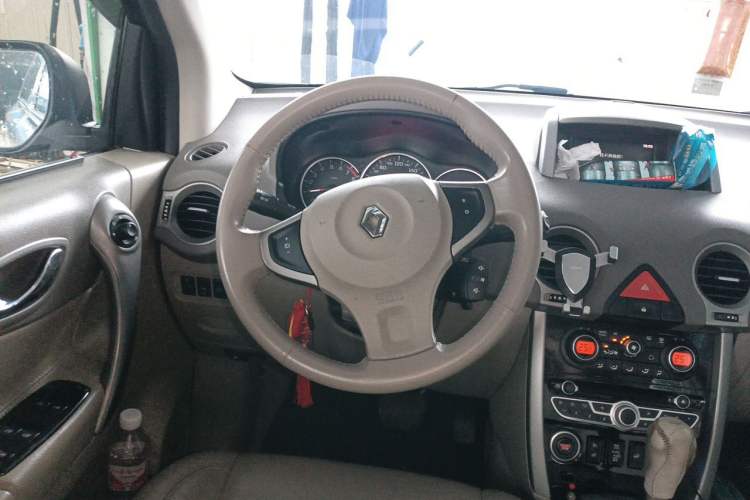 Used Renault Koleos 2010 2.5L 4x4 Comfort Edition Steering Wheel