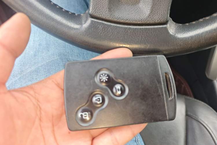 Used Renault Koleos 2010 2.5L 4x4 Comfort Edition Vehicle Key