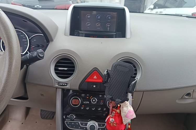 Used Renault Koleos 2010 2.5L Two-Wheel Drive Comfort Version Audio And AC Panel