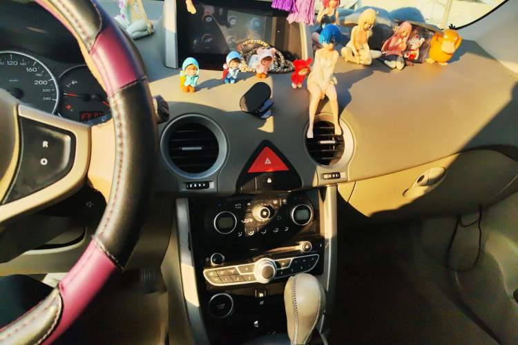 Used Renault Koleos 2010 2.5L Two-Wheel Drive Comfort Version Audio And AC Panel