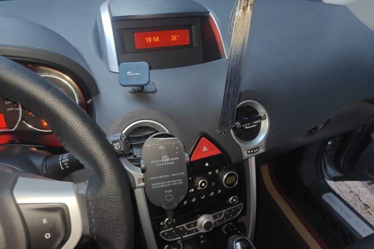 Used Renault Koleos 2010 2.5L Two-Wheel Drive Comfort Version Audio And AC Panel