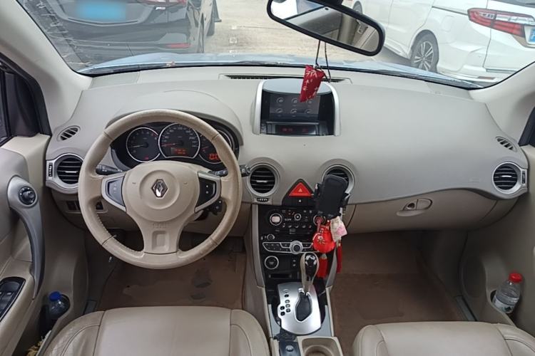 Used Renault Koleos 2010 2.5L Two-Wheel Drive Comfort Version Center Console