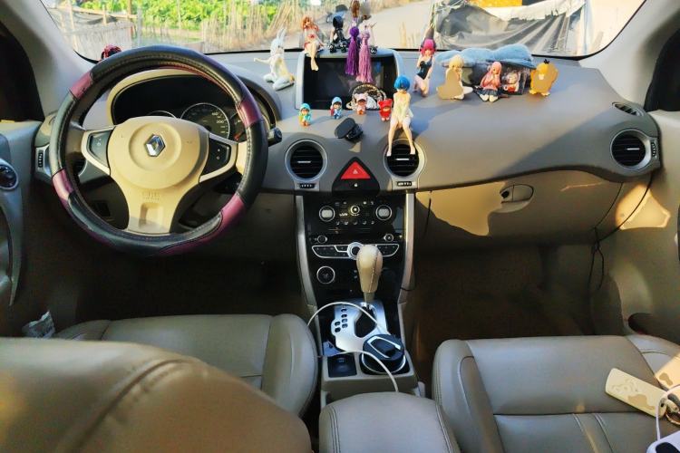 Used Renault Koleos 2010 2.5L Two-Wheel Drive Comfort Version Center Console