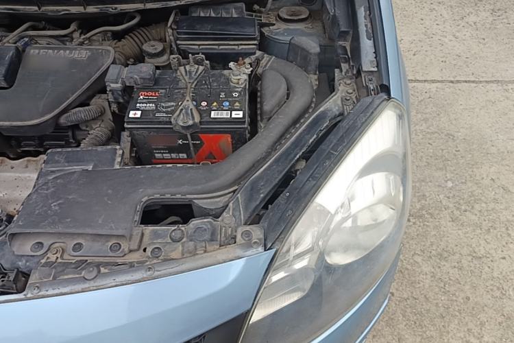 Used Renault Koleos 2010 2.5L Two-Wheel Drive Comfort Version Engine Bay Left
