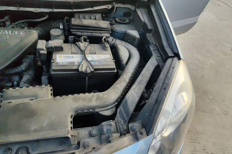 Used Renault Koleos 2010 2.5L Two-Wheel Drive Comfort Version Engine Bay Left