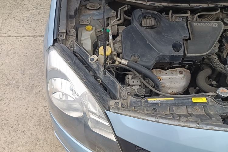 Used Renault Koleos 2010 2.5L Two-Wheel Drive Comfort Version Engine Bay Right