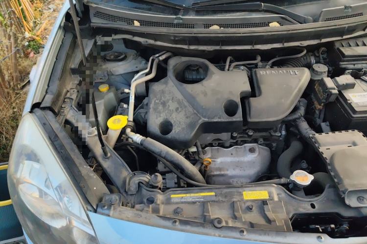 Used Renault Koleos 2010 2.5L Two-Wheel Drive Comfort Version Engine Bay Right
