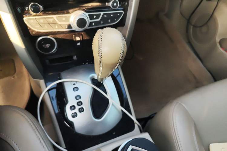 Used Renault Koleos 2010 2.5L Two-Wheel Drive Comfort Version Gear Lever