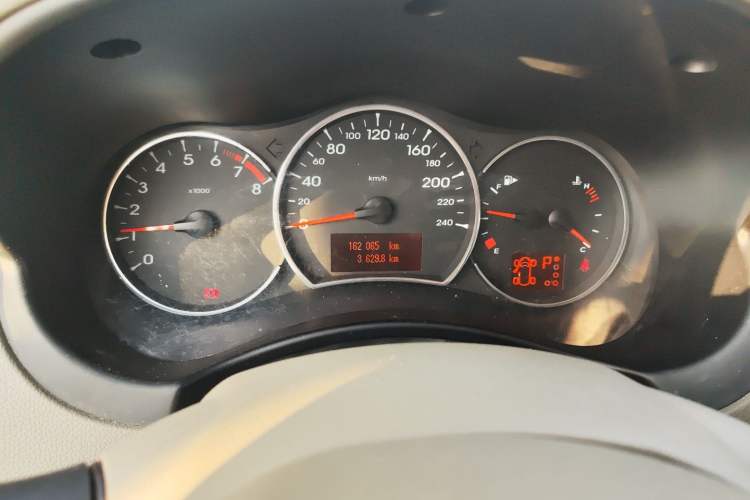 Used Renault Koleos 2010 2.5L Two-Wheel Drive Comfort Version Odometer Close Up