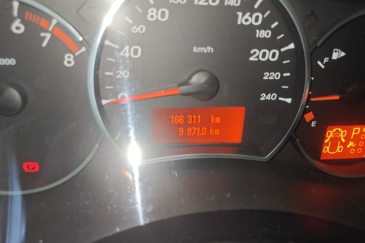 Used Renault Koleos 2010 2.5L Two-Wheel Drive Comfort Version Odometer Close Up