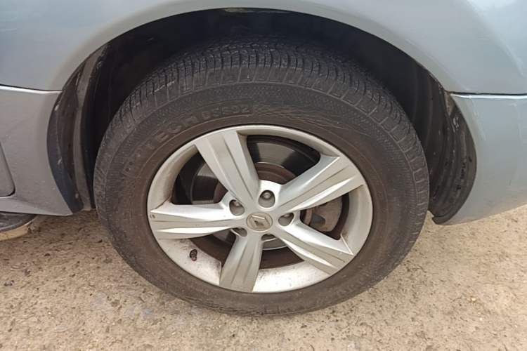 Used Renault Koleos 2010 2.5L Two-Wheel Drive Comfort Version Right Front Wheel Hub