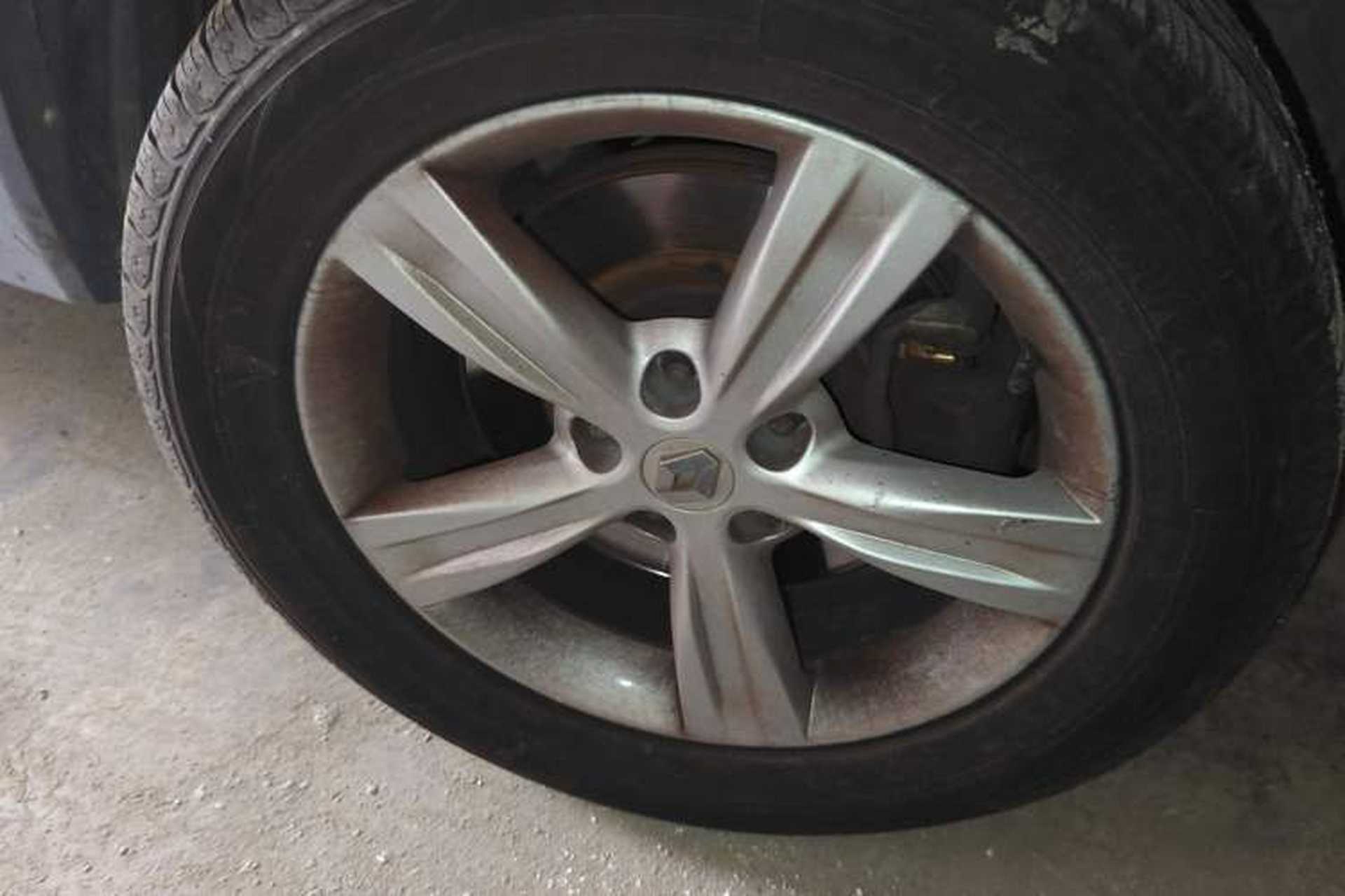 Used Renault Koleos 2010 2.5L 4x4 Luxury Version Right Front Wheel Hub