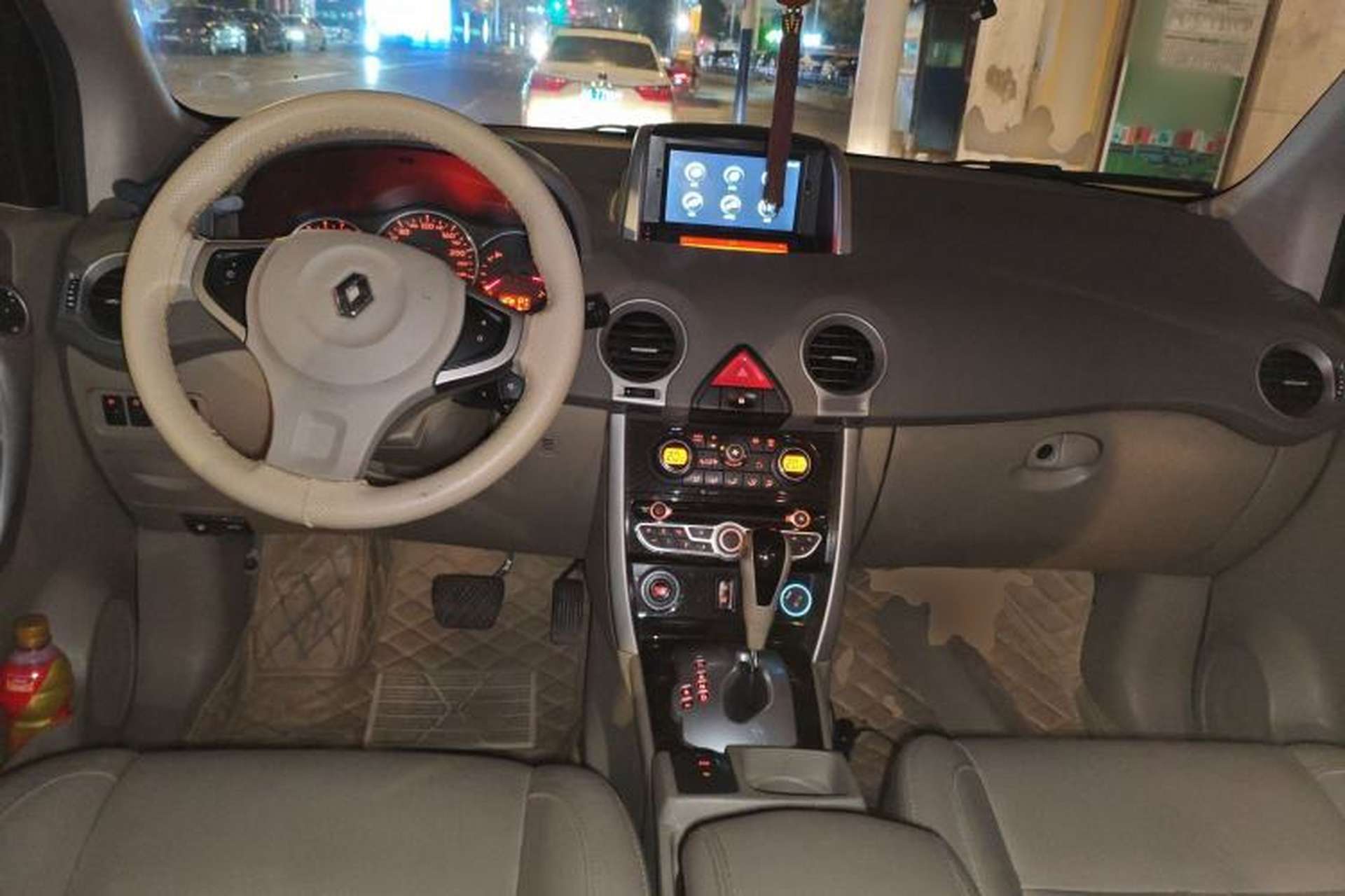 Used Renault Koleos 2010 2.5L Two-Wheel Drive Comfort Version Center Console