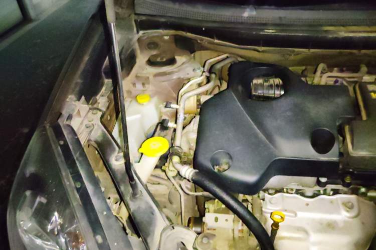 Used Renault Koleos 2010 2.5L Two-Wheel Drive Comfort Version Engine Bay Right