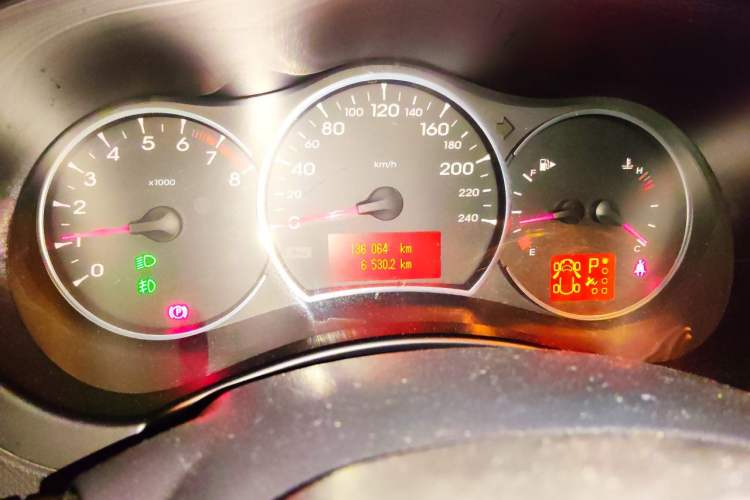 Used Renault Koleos 2010 2.5L Two-Wheel Drive Comfort Version Odometer Close Up