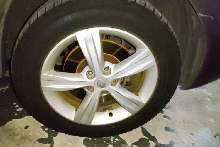 Used Renault Koleos 2010 2.5L Two-Wheel Drive Comfort Version Right Front Wheel Hub