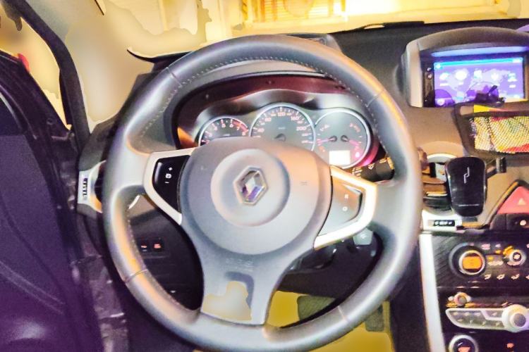 Used Renault Koleos 2010 2.5L Two-Wheel Drive Comfort Version Steering Wheel
