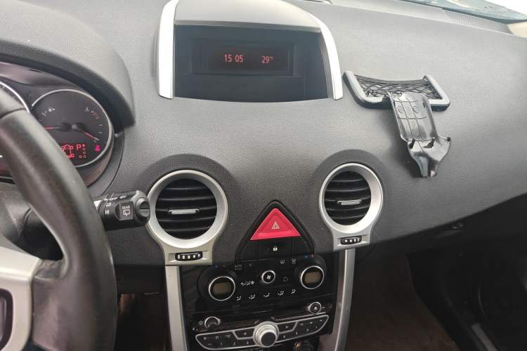 Used Renault Koleos 2010 2.5L 4x4 Luxury Version Audio And AC Panel